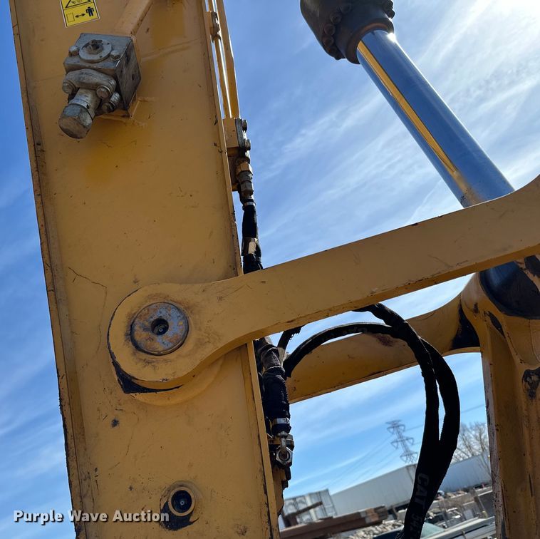 image for item DG0495 2019 Caterpillar 320 excavator