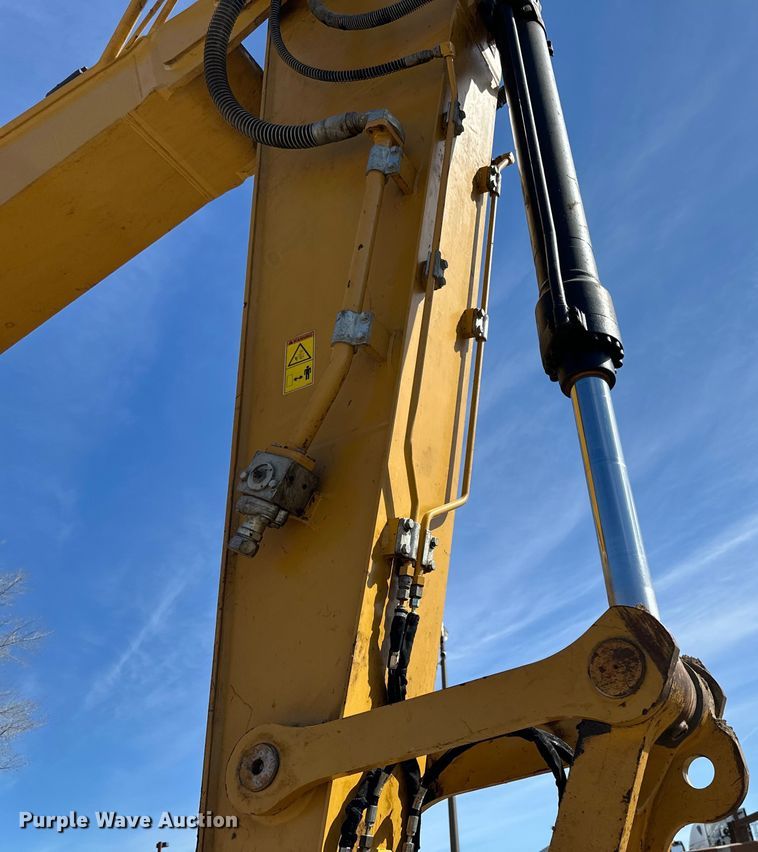 image for item DG0495 2019 Caterpillar 320 excavator