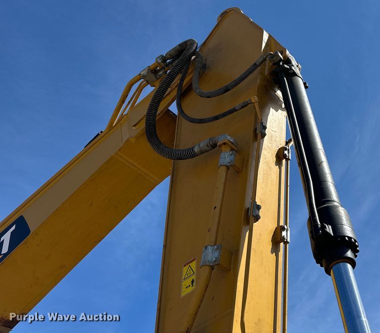 image for item DG0495 2019 Caterpillar 320 excavator