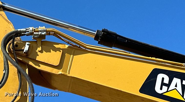 image for item DG0495 2019 Caterpillar 320 excavator