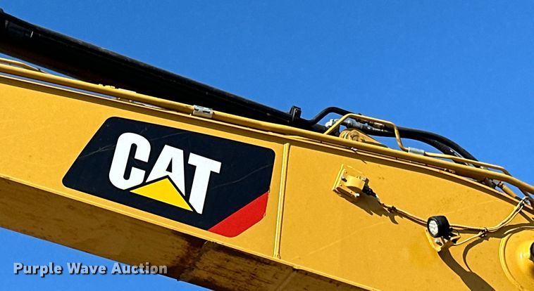 image for item DG0495 2019 Caterpillar 320 excavator