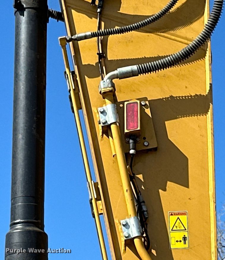 image for item DG0495 2019 Caterpillar 320 excavator