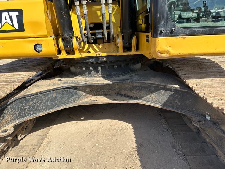 image for item DG0495 2019 Caterpillar 320 excavator