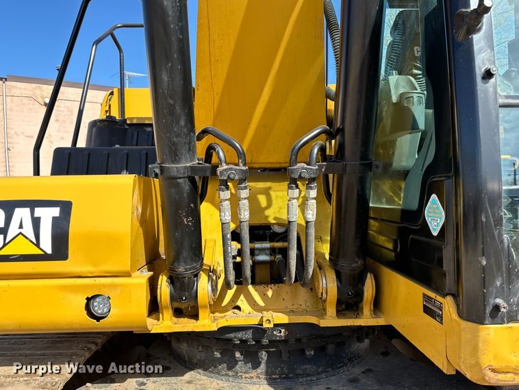 image for item DG0495 2019 Caterpillar 320 excavator