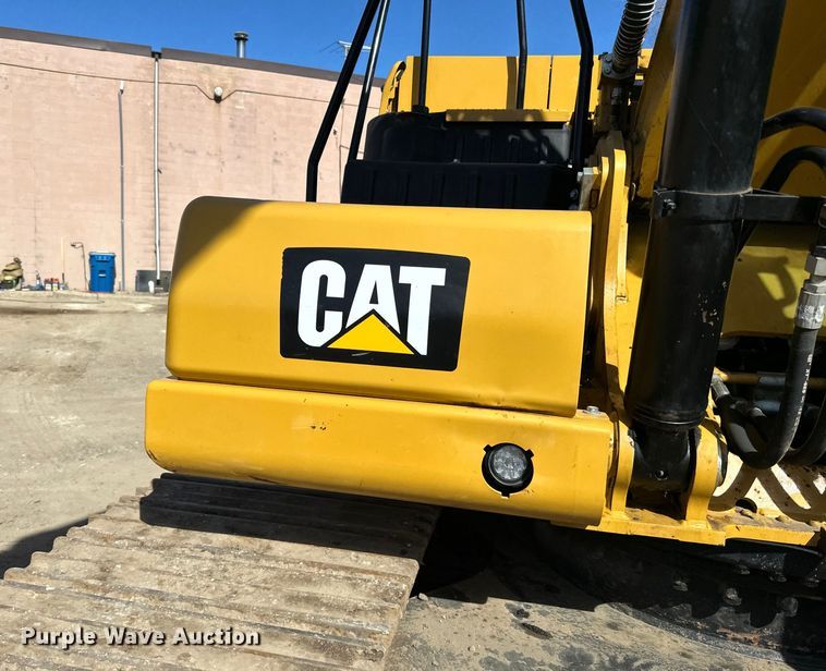 image for item DG0495 2019 Caterpillar 320 excavator
