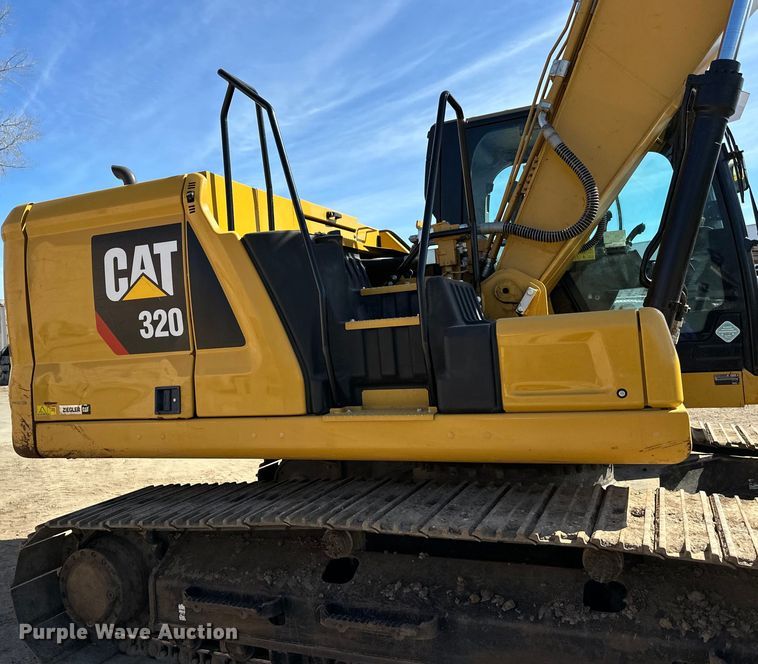 image for item DG0495 2019 Caterpillar 320 excavator