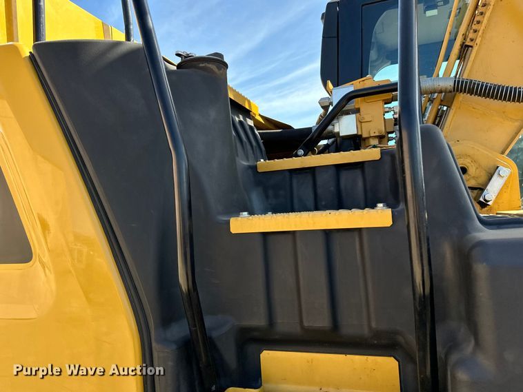 image for item DG0495 2019 Caterpillar 320 excavator