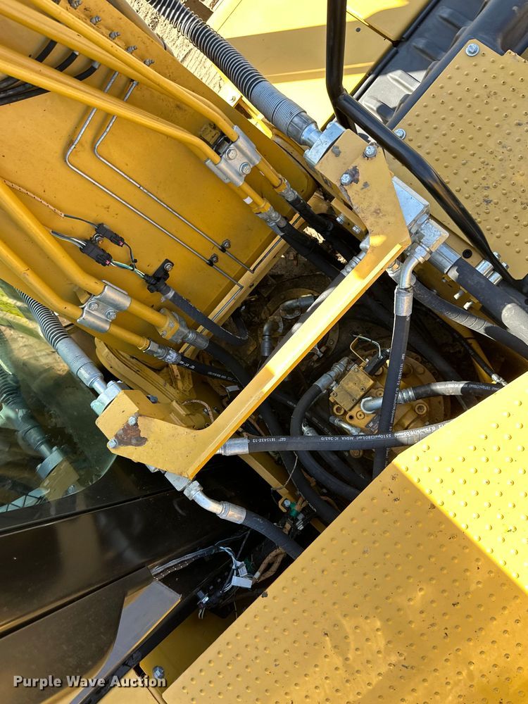 image for item DG0495 2019 Caterpillar 320 excavator