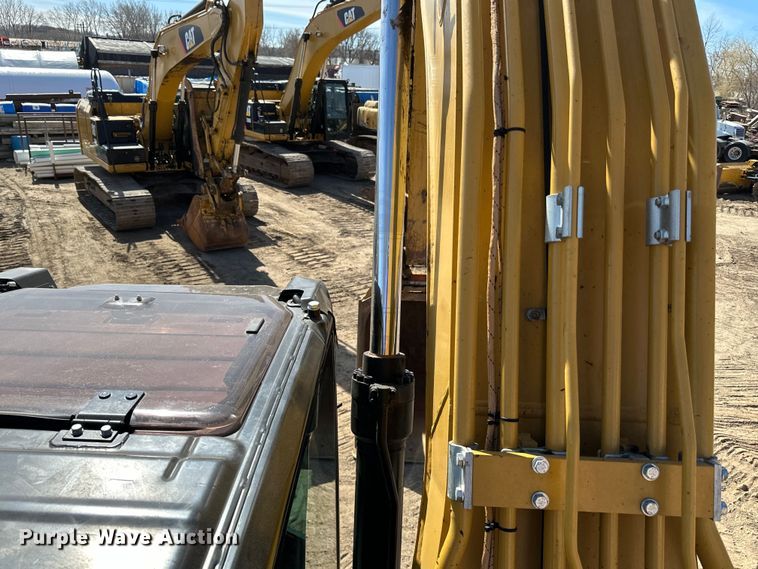 image for item DG0495 2019 Caterpillar 320 excavator
