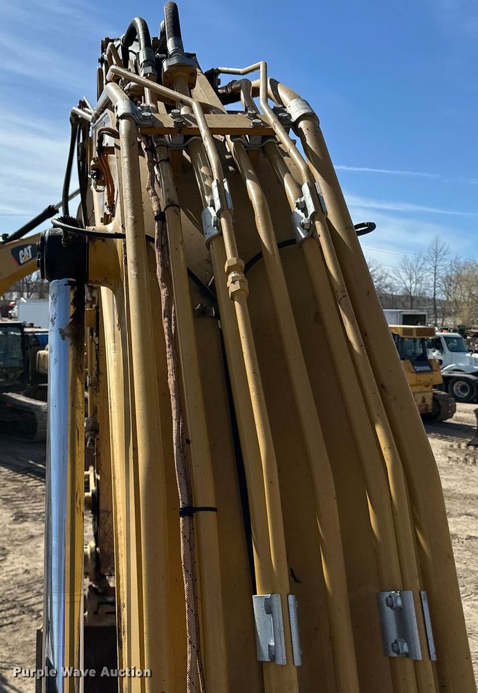 image for item DG0495 2019 Caterpillar 320 excavator