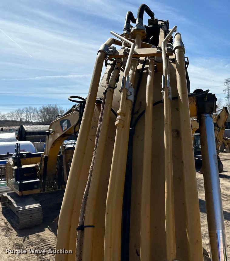 image for item DG0495 2019 Caterpillar 320 excavator