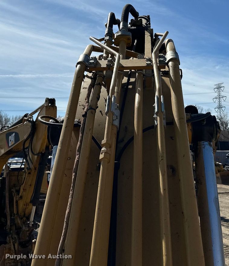 image for item DG0495 2019 Caterpillar 320 excavator
