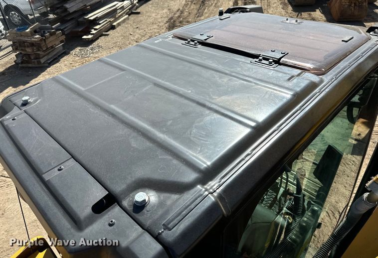 image for item DG0495 2019 Caterpillar 320 excavator