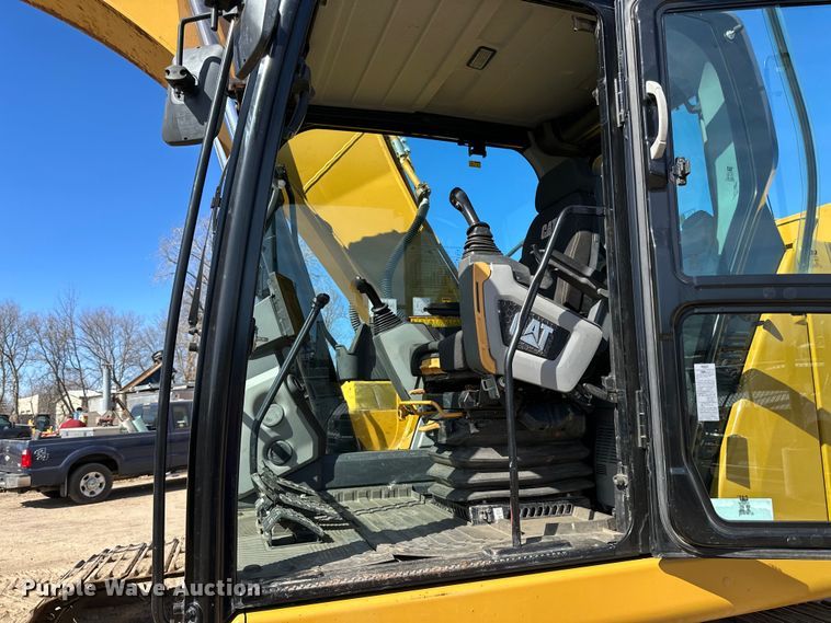 image for item DG0495 2019 Caterpillar 320 excavator