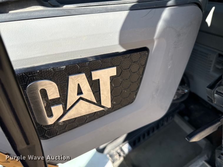 image for item DG0495 2019 Caterpillar 320 excavator