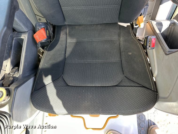 image for item DG0495 2019 Caterpillar 320 excavator