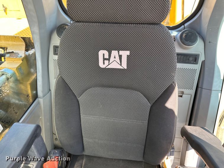 image for item DG0495 2019 Caterpillar 320 excavator