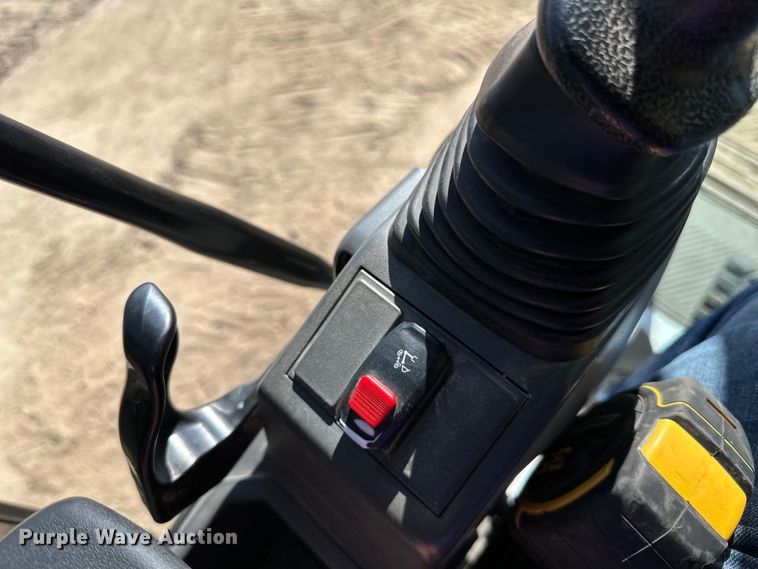 image for item DG0495 2019 Caterpillar 320 excavator