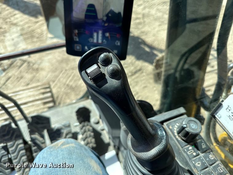 image for item DG0495 2019 Caterpillar 320 excavator