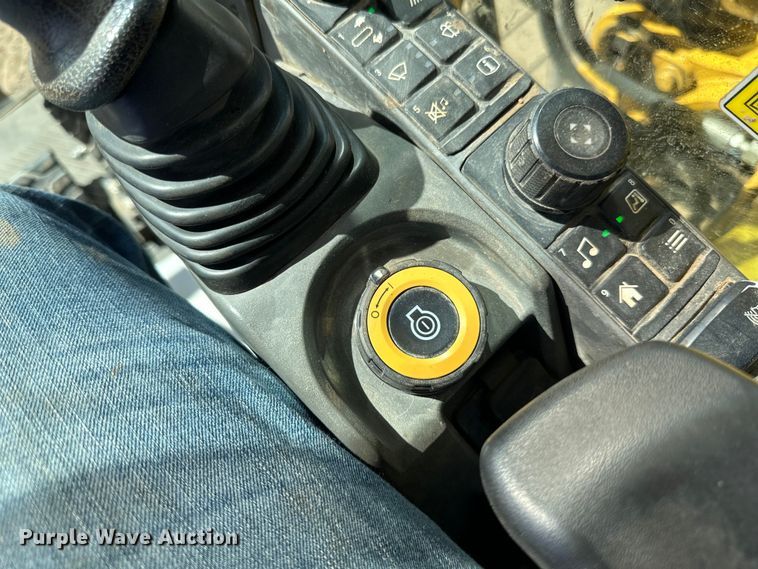 image for item DG0495 2019 Caterpillar 320 excavator