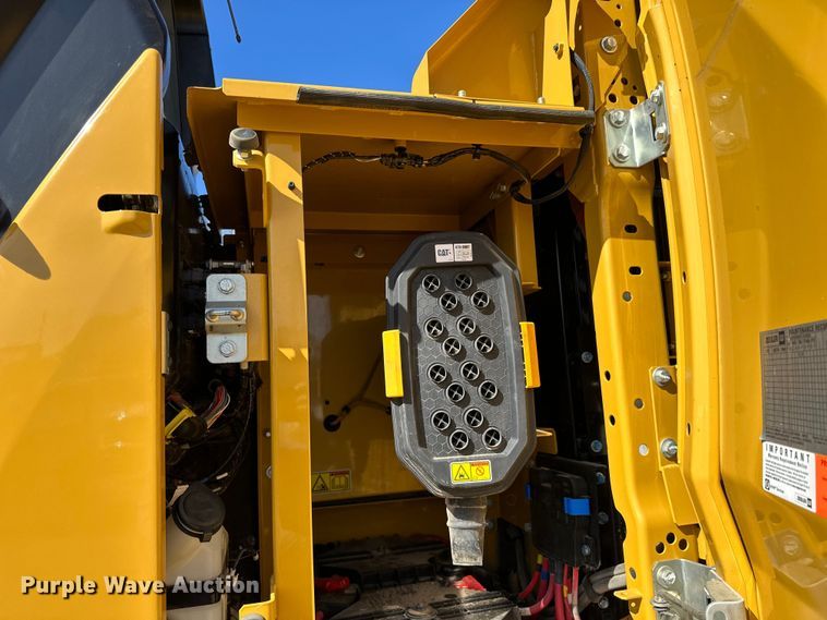 image for item DG0495 2019 Caterpillar 320 excavator