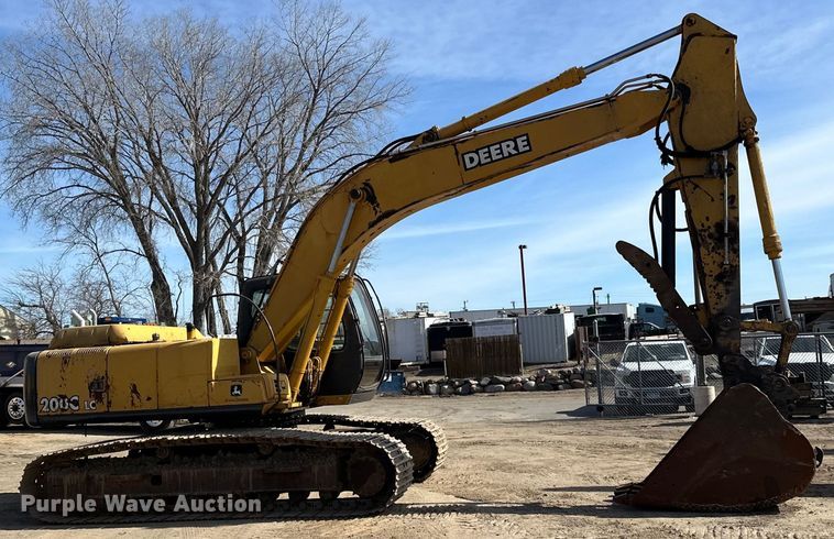 image for item DG0497 2001 John Deere 200CLC excavator