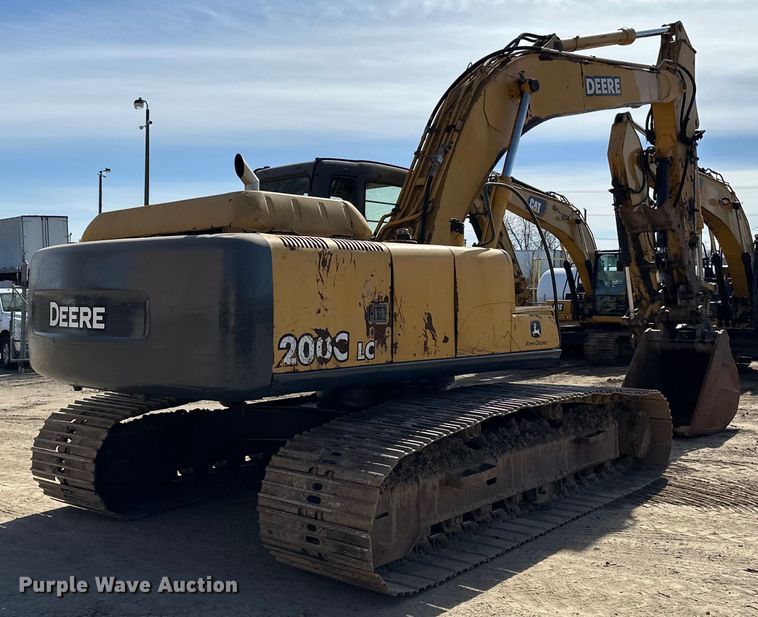 image for item DG0497 2001 John Deere 200CLC excavator