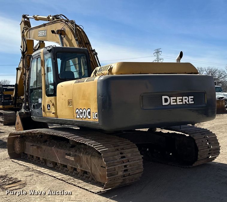 image for item DG0497 2001 John Deere 200CLC excavator