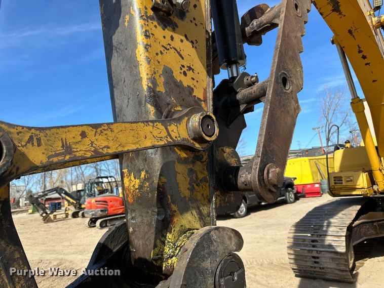 image for item DG0497 2001 John Deere 200CLC excavator