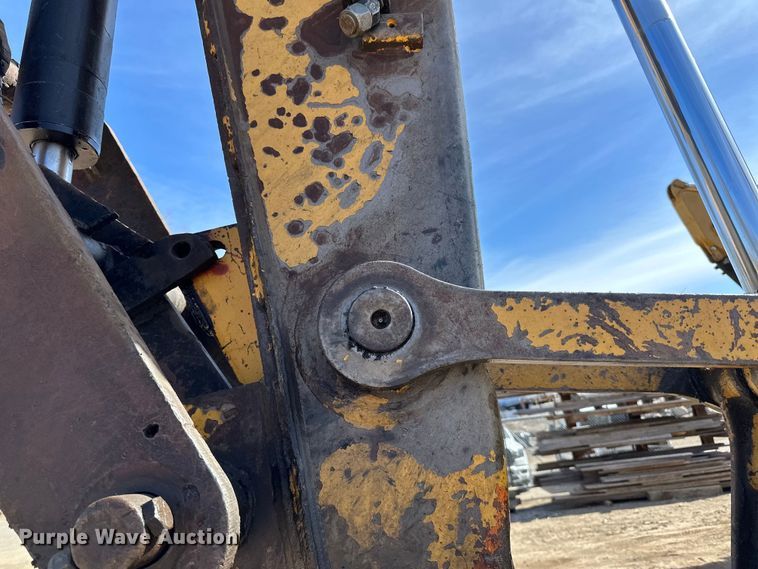 image for item DG0497 2001 John Deere 200CLC excavator