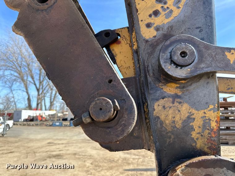 image for item DG0497 2001 John Deere 200CLC excavator