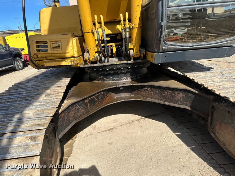 image for item DG0497 2001 John Deere 200CLC excavator