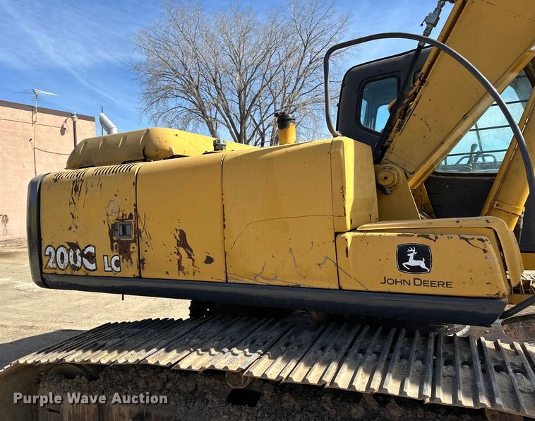 image for item DG0497 2001 John Deere 200CLC excavator