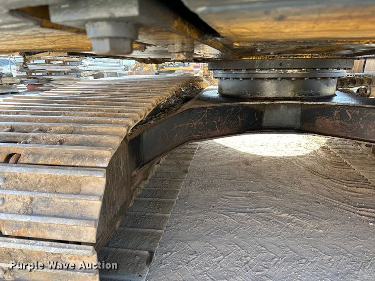 image for item DG0497 2001 John Deere 200CLC excavator