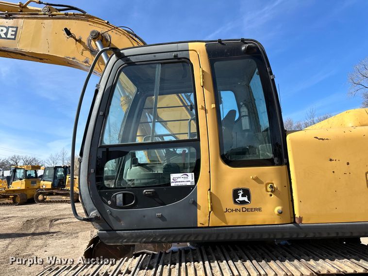 image for item DG0497 2001 John Deere 200CLC excavator