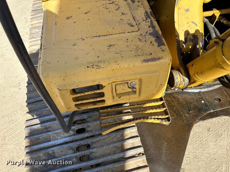 image for item DG0497 2001 John Deere 200CLC excavator