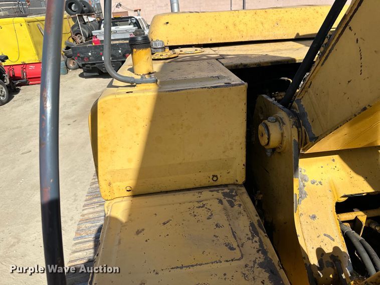 image for item DG0497 2001 John Deere 200CLC excavator