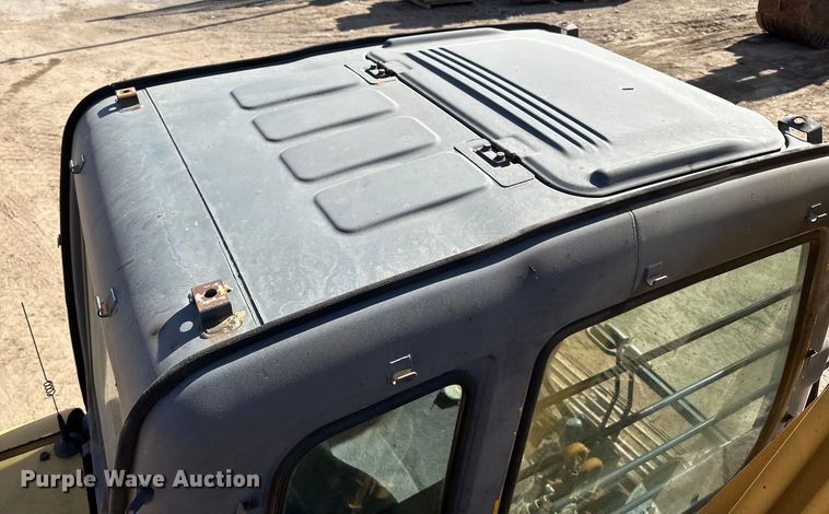 image for item DG0497 2001 John Deere 200CLC excavator