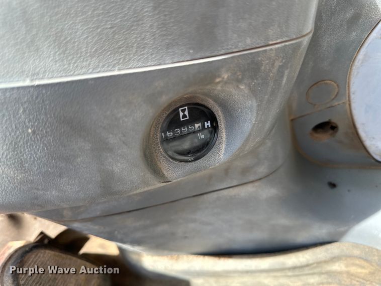 image for item DG0497 2001 John Deere 200CLC excavator