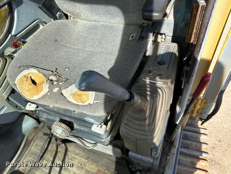 image for item DG0497 2001 John Deere 200CLC excavator