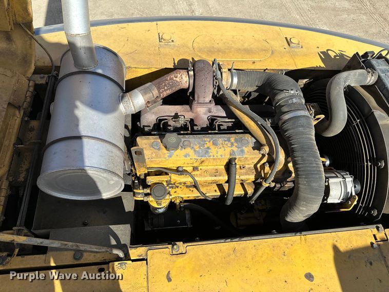 image for item DG0497 2001 John Deere 200CLC excavator