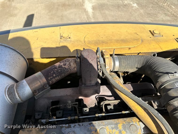 image for item DG0497 2001 John Deere 200CLC excavator