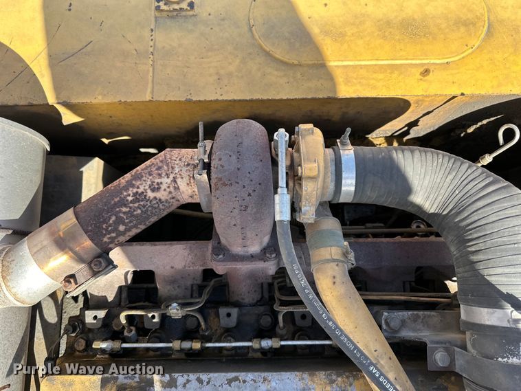 image for item DG0497 2001 John Deere 200CLC excavator