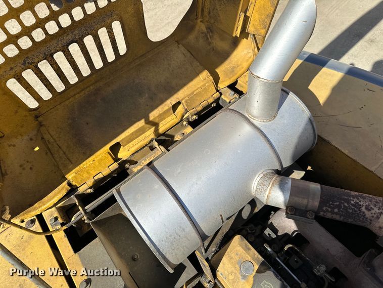 image for item DG0497 2001 John Deere 200CLC excavator