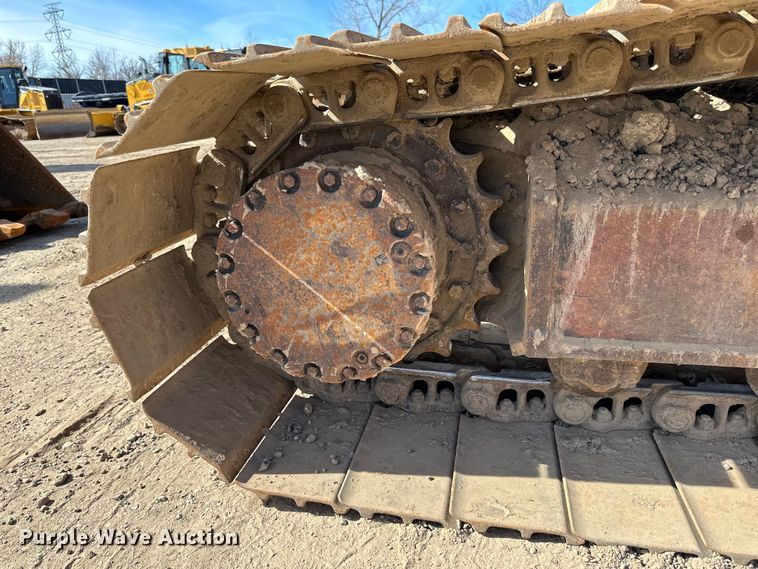 image for item DG0497 2001 John Deere 200CLC excavator