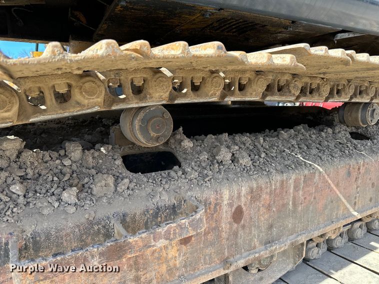 image for item DG0497 2001 John Deere 200CLC excavator