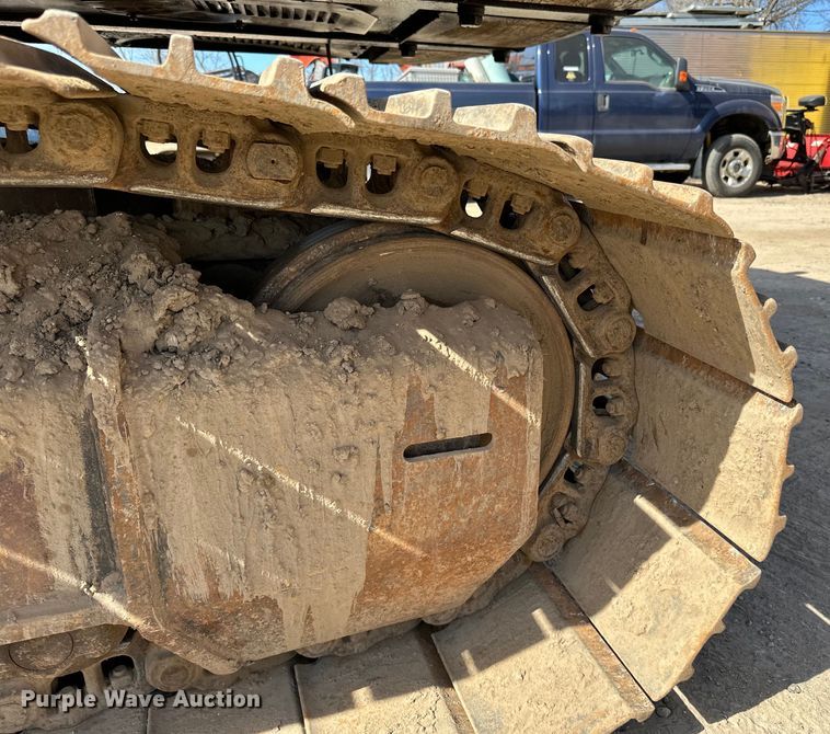 image for item DG0497 2001 John Deere 200CLC excavator