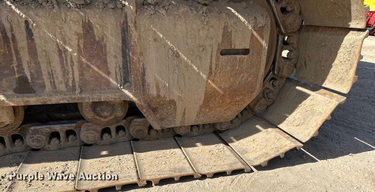 image for item DG0497 2001 John Deere 200CLC excavator