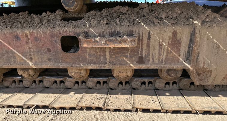 image for item DG0497 2001 John Deere 200CLC excavator