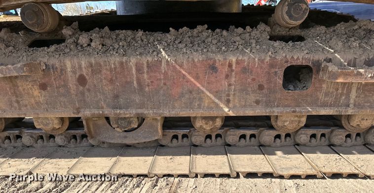 image for item DG0497 2001 John Deere 200CLC excavator